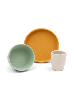 Set a fun table with the Done By Deer Silicone Stick&Stay dinner set and Lalee as a cool companion. The mustard plate, the green bowl and the sand mini mug are decorated with embossed patterns with Lalee, Birdee, festive confetti and tingling cactuses.