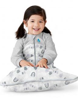 Love To Dream ™ - 2.5 Tog sleeping bag is a warm alternative to a blanket. The thick winter version of the sleeping bag has long sleeves and the upper part of the bag is made of soft, organic cotton fleece and the lower part has space for moving legs.