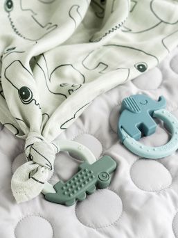 Set with two soft silicone teethers shaped as the Deer friends Croco and Elphee. The teethers are easy for little hands to hold and the different shapes and textures will help stimulate and soothe itchy gums.
