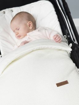 Baby's Only classic silver-grey Footmuff keep baby warm in car seats and baby carriages. Thanks to Footmuff the baby does not need to undress and dress up constantly, the baby stays warm embrace of the bag.