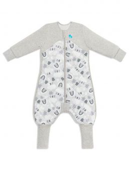 Love To Dream- 2.5 Tog warm sleep suit is perfect for babies who have started to move as well as toddlers who are always on the go. The sleep suit is versatile. It works as both a sleep suit and a romper.