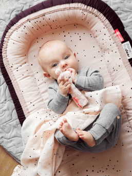 A soft and secure Done By Deer Dreamy dots  babynest gives your baby a peaceful sleep. The babynest increases the sense of security by reducing the baby's sleeping space.