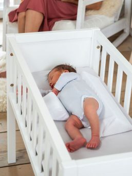 The Doomoo Baby Sleep support helps your baby stay comfortable in the recommended side position