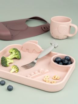 Done By Deer Peekaboo compartment plate is perfect for fussy eaters. Separate the food and let the fun zebra and the cool crocodile trigger the curiosity of your little one when they peek out from the plate.