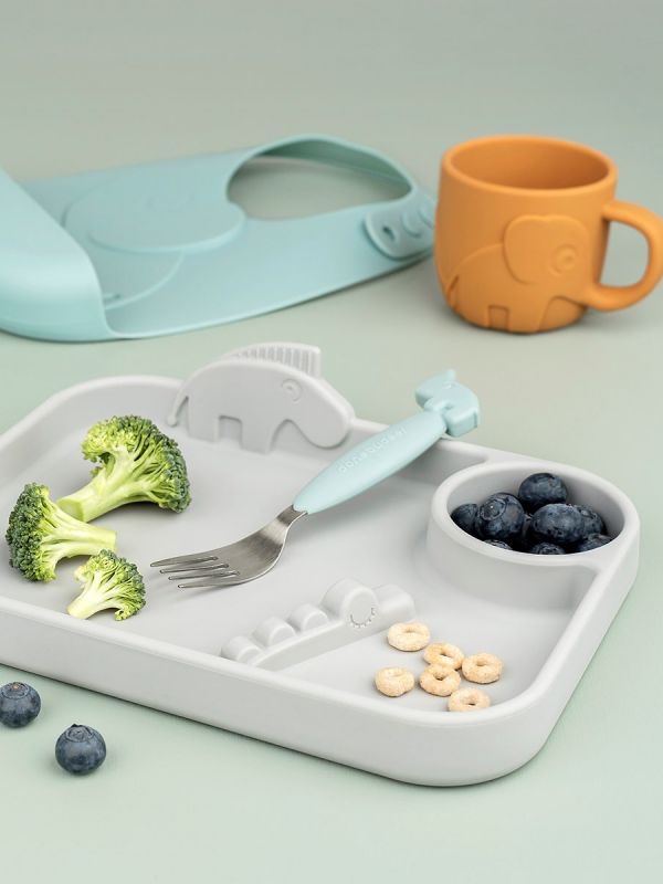 Done By Deer Peekaboo compartment plate is perfect for fussy eaters. Separate the food and let the fun zebra and the cool crocodile trigger the curiosity of your little one when they peek out from the plate.