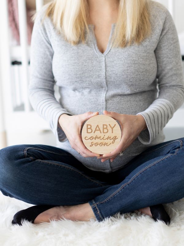 Wooden milestone photo cards for the expectant mother - Pearhead