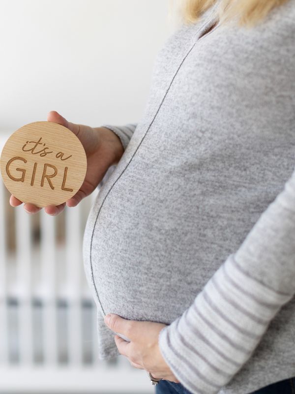 Wooden milestone photo cards for the expectant mother - Pearhead