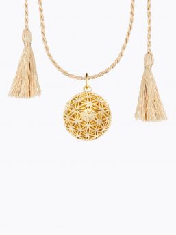 ILADO - pregnancy bola Flower Of Life gold. Ilado Mexican bola is a beautiful jewelry for a expectant mother. Inside the jewelry is a small xylophone on top of which a tiny ball dances, it makes a special, fine quiet sound while the expectant mother moves.