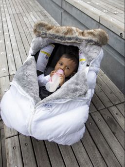 Car Seat Coco's slip-on cover for the car seat, white