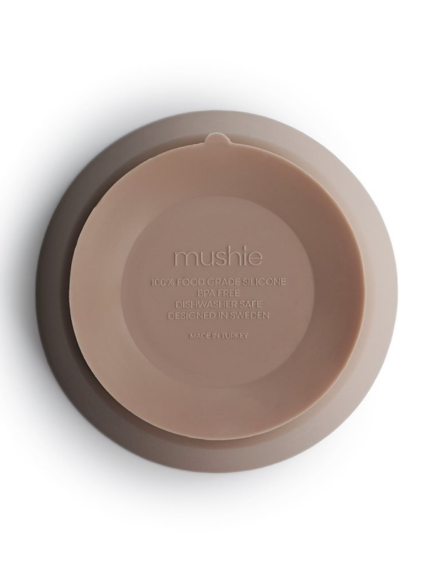 Mushie child silicone bowl. The bowl can be heated in the microwave and washed in the dishwasher. Beautiful, easy and effortless dining.