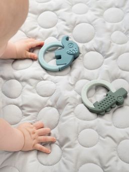 Set with two soft silicone teethers shaped as the Deer friends Croco and Elphee. The teethers are easy for little hands to hold and the different shapes and textures will help stimulate and soothe itchy gums.