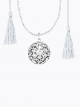 ILADO - pregnancy bola Flower Of Life silver. Ilado Mexican bola is a beautiful jewelry for a expectant mother. Inside the jewelry is a small xylophone on top of which a tiny ball dances, it makes a special, fine quiet sound while the expectant mother moves.