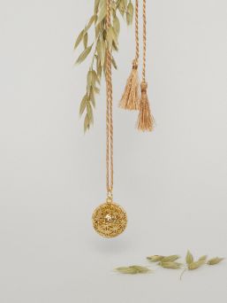 ILADO - pregnancy bola Flower Of Life gold. Ilado Mexican bola is a beautiful jewelry for a expectant mother. Inside the jewelry is a small xylophone on top of which a tiny ball dances, it makes a special, fine quiet sound while the expectant mother moves.