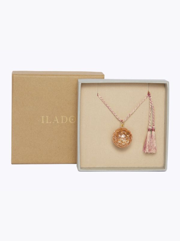 ILADO - pregnancy bola Flower Of Life silver. Ilado Mexican bola is a beautiful jewelry for a expectant mother. Inside the jewelry is a small xylophone on top of which a tiny ball dances, it makes a special, fine quiet sound while the expectant mother moves.