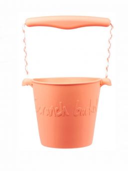 Scrunch-bucket is made from 100% recyclable silicone and has a polyester rope handle.
