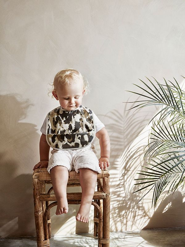 Wild Paris Bib from Elodie Details PVC-free coated polyester - durable and practical material.