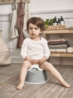 babybjorn-smart-potty-grey. Baby Björn Smart Potty, which is compact and easy to clean. The potty is also perfect for taking on trips, to the cottage and to grandma's, it's small and doesn't take up too much space when traveling. When there's an emergency, the potty is always with you.