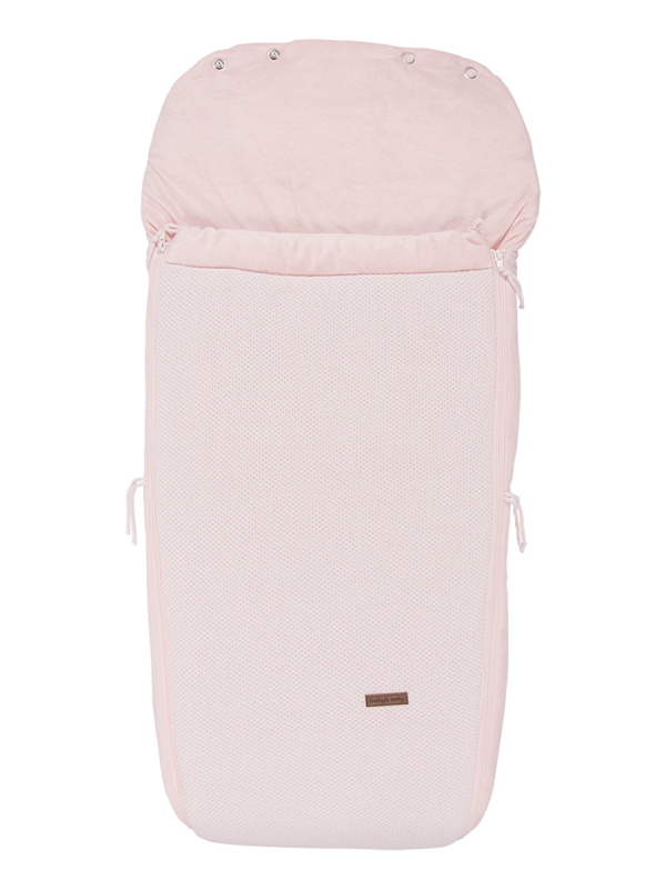 A larger Baby´s Only footmuff designed for strollers. The tfootmuff keeps the baby warm for even longer rides and when the child is sleeping on the stroller. The footmuff has a handy zipper that can be easily open and close.