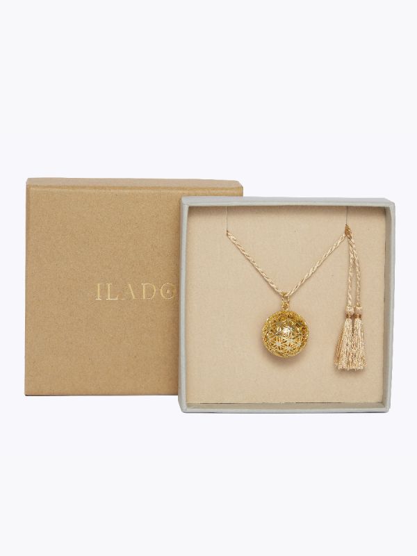 ILADO - pregnancy bola Flower Of Life gold. Ilado Mexican bola is a beautiful jewelry for a expectant mother. Inside the jewelry is a small xylophone on top of which a tiny ball dances, it makes a special, fine quiet sound while the expectant mother moves.