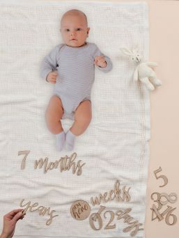 Ginger Ray - Wooden Pregnancy & Baby Milestone Signs