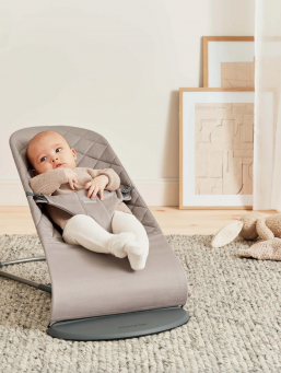 babybjorn-bouncher-bliss-cotton-sand-grey. BabyBjörn Bliss bouncher. Cotton fabric cover that can be easily removed and machine washed. The BabyBjörn Bliss sitter has three positions for use and a folding position for transport and storage.