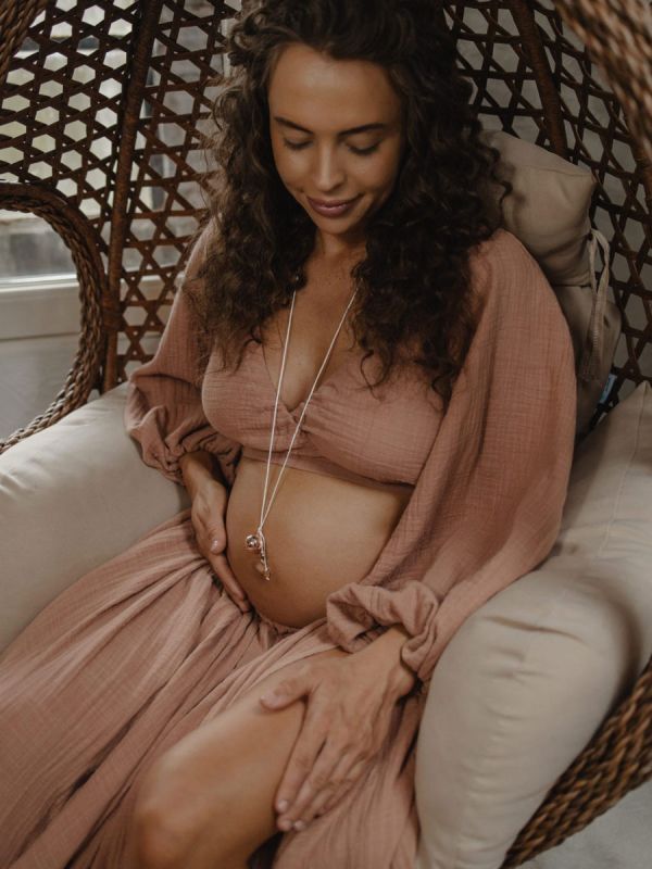 Bola pregnancy necklace – Meaningful jewelry, Sofie Creme Feet