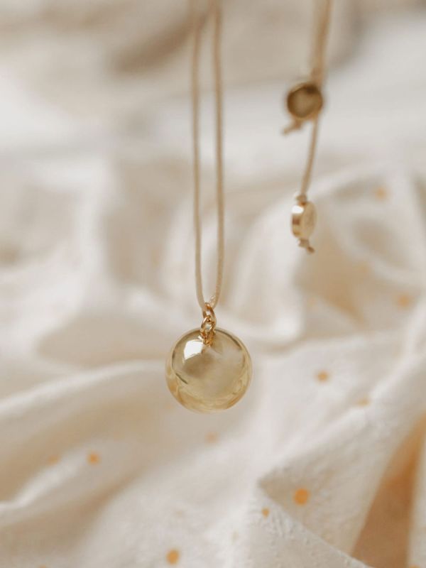 Bola pregnancy necklace – Meaningful jewelry, Sofie Gold Feet