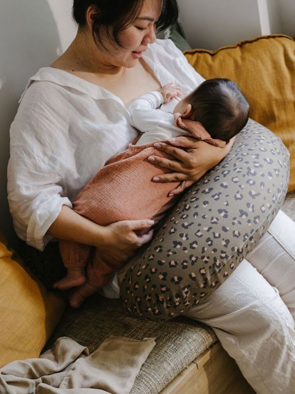 Buddy nursing pillow / body pillow, leopard bronze