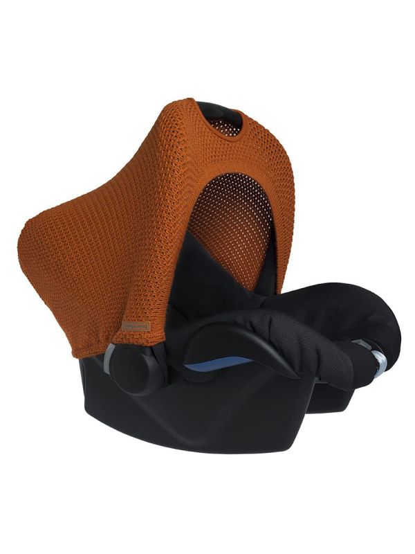 Baby's Only car seat cover brings a luxury to a car seat appearance and protects the baby from ambient noise, the sun scorch and wind and snow.