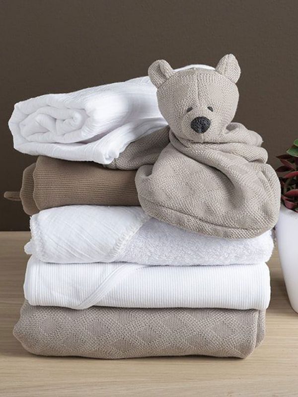 A safe soft Baby´s Only Cuddle cloth goes with the child on the journey, it creates a sense of security for the child.