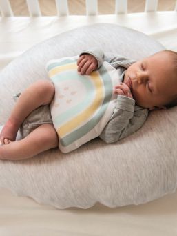 Snoogy heat cushion can relieve the symptoms of colic. A lavender-scented heat cushion calms the baby and makes it easier to fall asleep.
