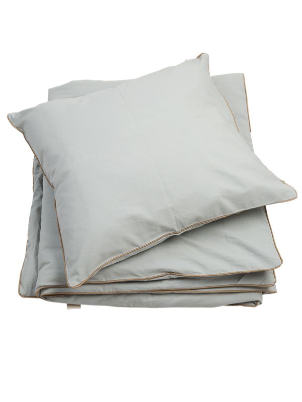 Soft Fabelab organic cotton bedding set that feels lovely on the baby's skin.