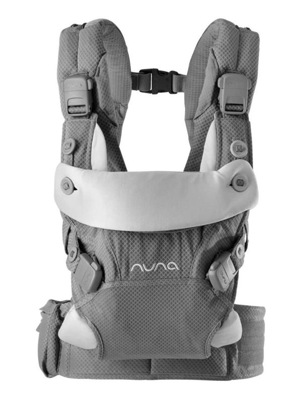 Nuna Cudl baby carrier. Carrying a baby in a Nuna carrier is comfortable and light. The baby is in the correct position in the carrier and the carrier has four different carrying position.