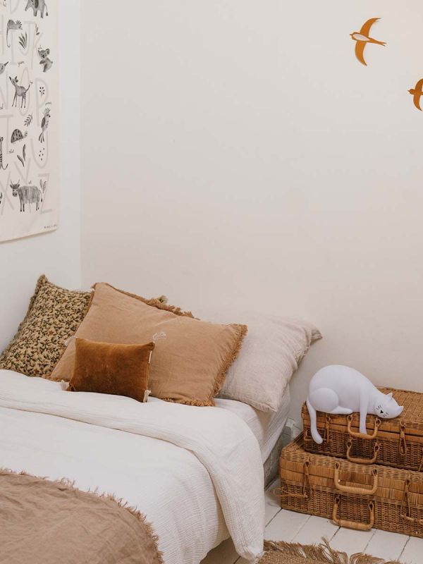 Georges the cat is the perfect night light next to the child's bed, on the bedside table or elsewhere in the interior. The Georges night light gives a beautiful soft glow at night.