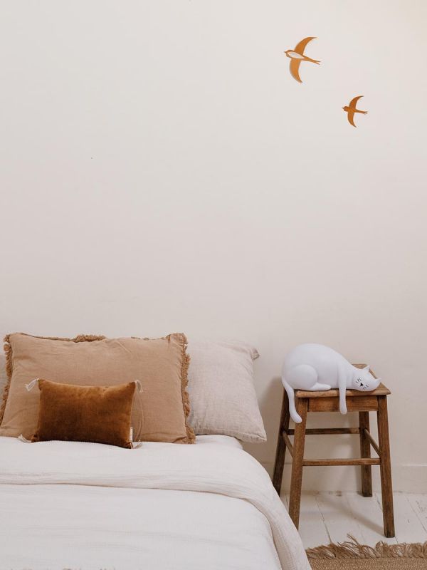 Georges the cat is the perfect night light next to the child's bed, on the bedside table or elsewhere in the interior. The Georges night light gives a beautiful soft glow at night.