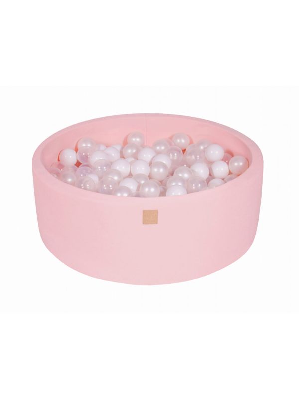 Stunning, padded Ball-pit with 200 balls is perfect for every home. A wonderful detail in kidsroom.