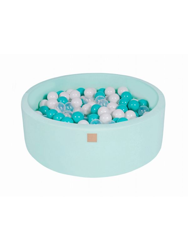 Stunning, padded Ball-pit with 200 balls is perfect for every home. A wonderful detail in kidsroom.