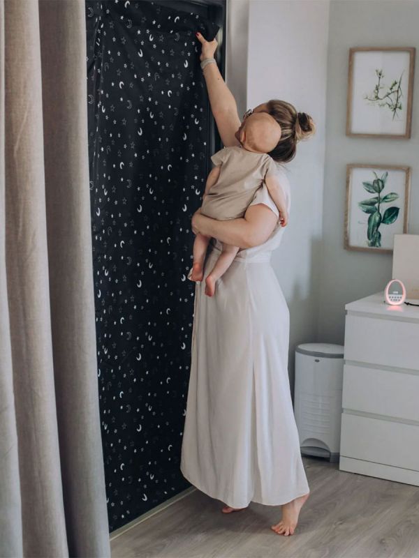 GroAnywhere Blind Stars and Moon, Large - Blackout Blind with Suction Cups 