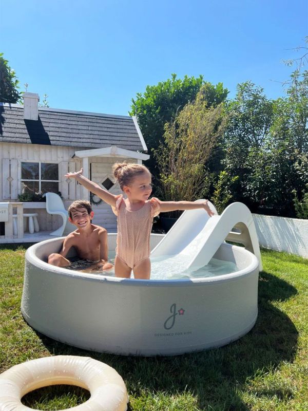 Jupiduu White Dolphin slide for outdoor use