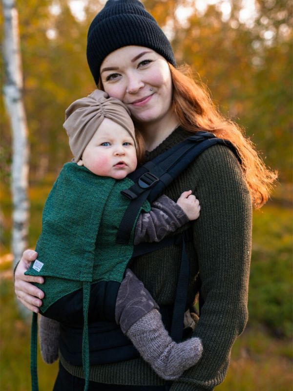 New adjustable Wompat ILO baby carrier, panel & sleep hood are made from Vanamo woven wrap, for the shoulder straps and waist belt choose comfortable black cotton or soft corduroy. Wompat ILO baby carrier can be used with a newborn and the carrier is adjusted bigger as the baby grows.