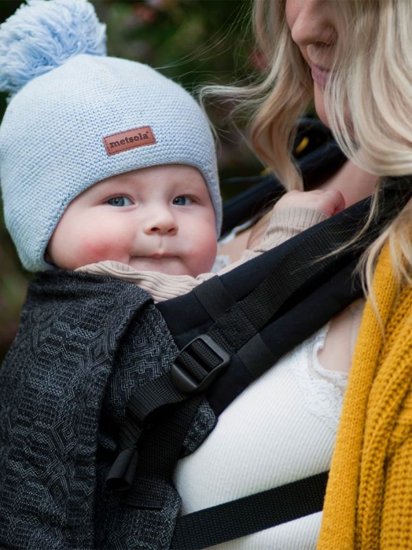 New adjustable Wompat ILO baby carrier, panel & sleep hood are made from Vanamo woven wrap, for the shoulder straps and waist belt choose comfortable black cotton or soft corduroy. Wompat ILO baby carrier can be used with a newborn and the carrier is adjusted bigger as the baby grows.