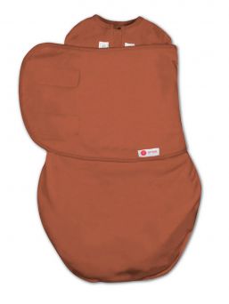 Embe swaddle Rust. The intelligent Embé zipper and swaddle design help to use the swaddle correctly. It prevents over-tightening of the pelvic area, which can cause hip dysplasia over a longer period of time.