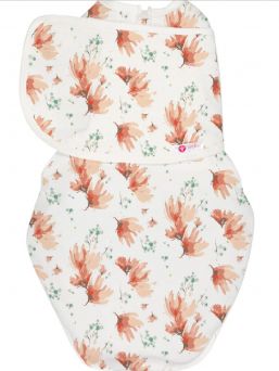Embe swaddle Blush Blossom Watercolor. The intelligent Embé zipper and swaddle design help to use the swaddle correctly. It prevents over-tightening of the pelvic area, which can cause hip dysplasia over a longer period of time.
