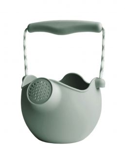 Scrunch-watering can is made from 100% recyclable silicone and has a polyester rope handle.
