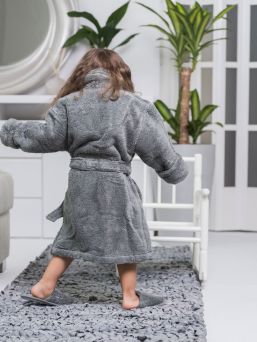 A soft Luin Living children's bathrobe that brings a touch of spa luxury to the laundry room of your home. After the shower and sauna, the child can wrap himself in a bathrobe. The bathrobe is just as soft and lovely as promised!