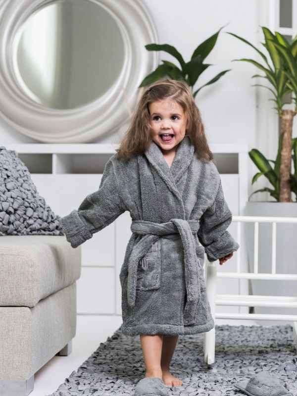 A soft Luin Living children's bathrobe that brings a touch of spa luxury to the laundry room of your home. After the shower and sauna, the child can wrap himself in a bathrobe. The bathrobe is just as soft and lovely as promised!