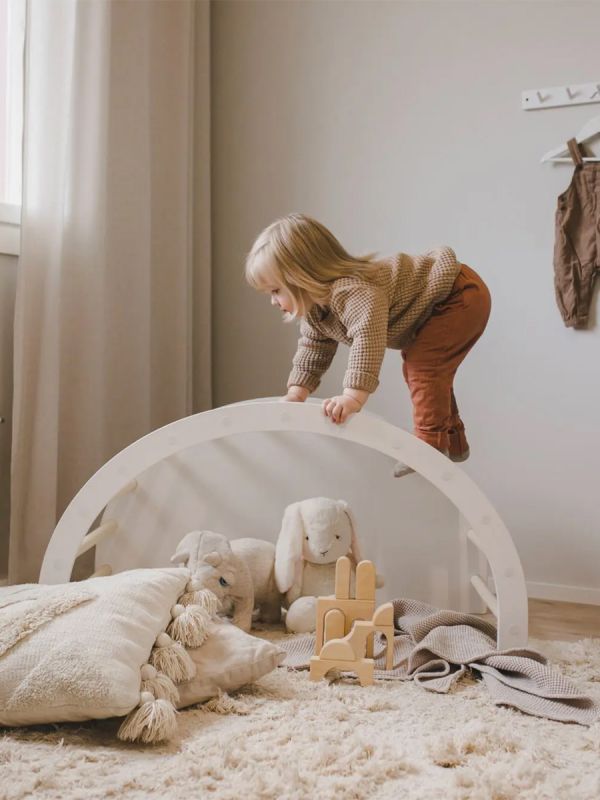 GALDHØP climbing arch is a multi-functional kids’ furniture. It has been designed to support active play and diverse development of gross motor skills, coordination, balance, and strength.