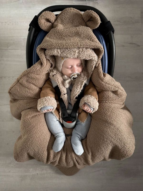 Warm teddy ear boucle car seat blanket – brown