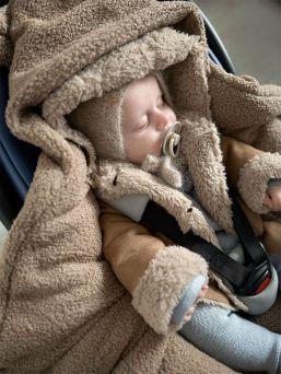 Warm teddy ear boucle car seat blanket – brown