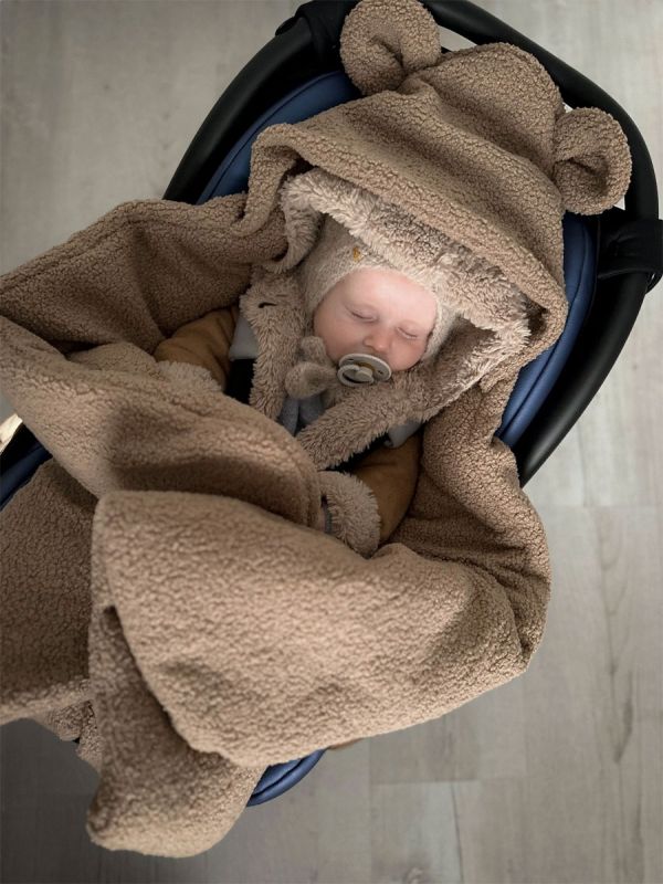 Warm teddy ear boucle car seat blanket – brown